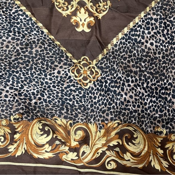 CLASSIC Scroll/Leopard Print Scarf Polyester 33” Square - Picture 4 of 6